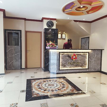 Capital O 90897 Island City Hotel Джордж Таун Екстериор снимка