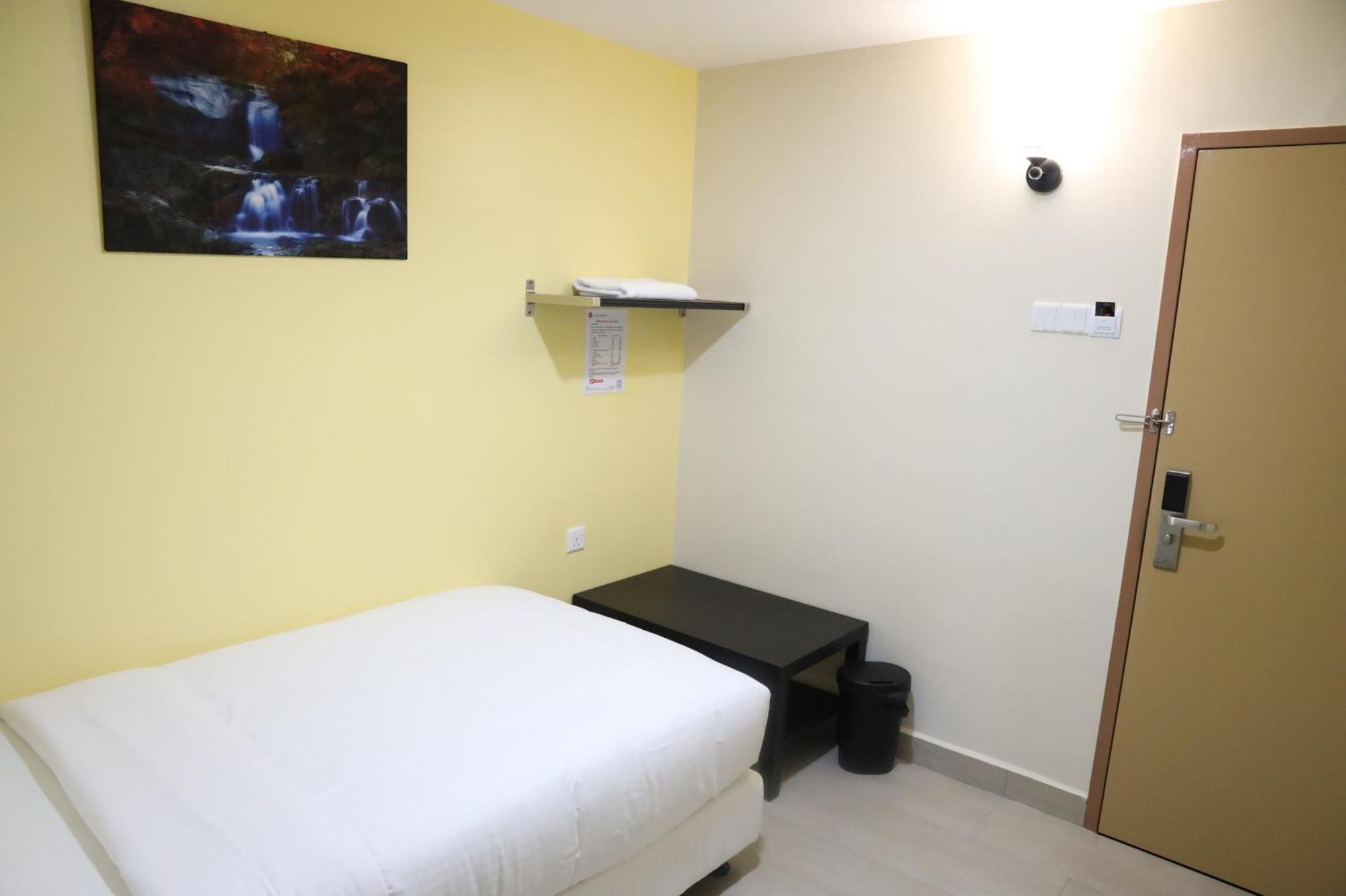 Capital O 90897 Island City Hotel Джордж Таун Екстериор снимка