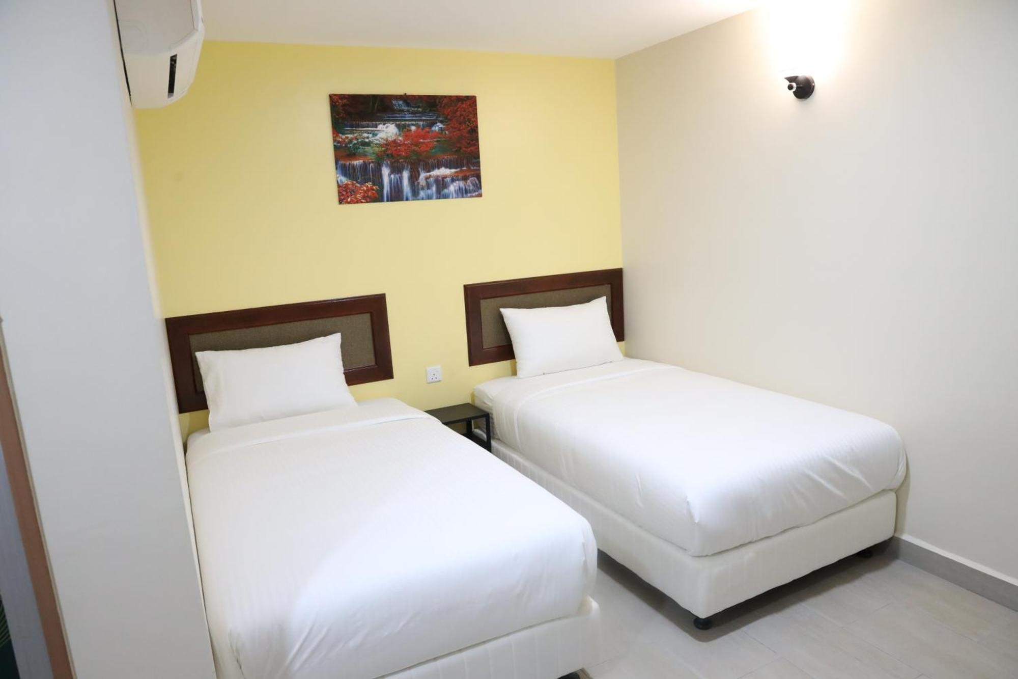 Capital O 90897 Island City Hotel Джордж Таун Екстериор снимка