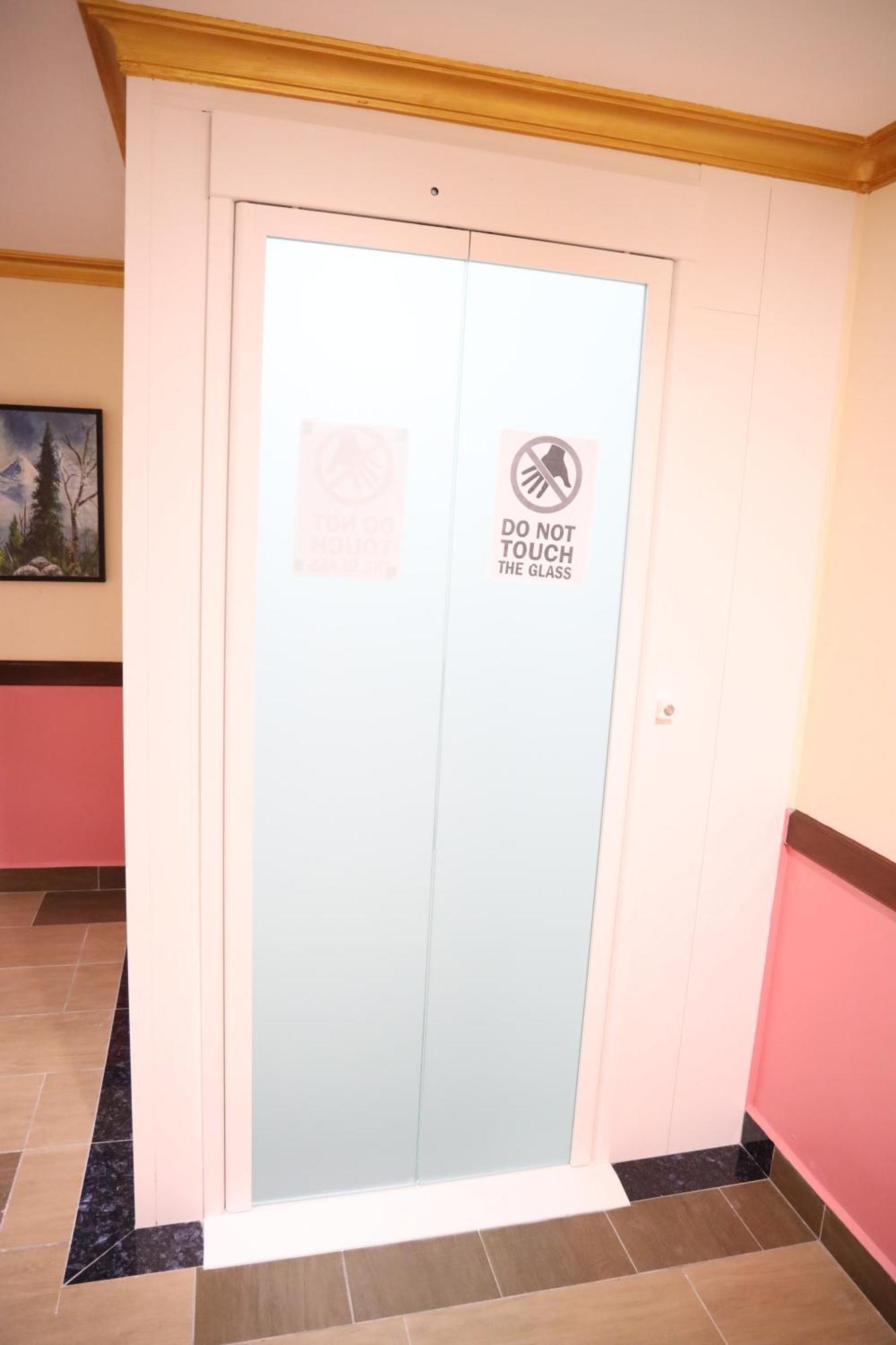 Capital O 90897 Island City Hotel Джордж Таун Екстериор снимка