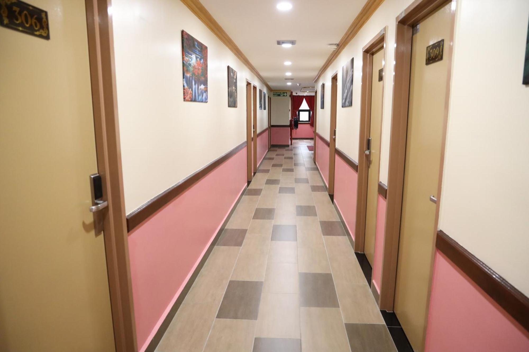 Capital O 90897 Island City Hotel Джордж Таун Екстериор снимка