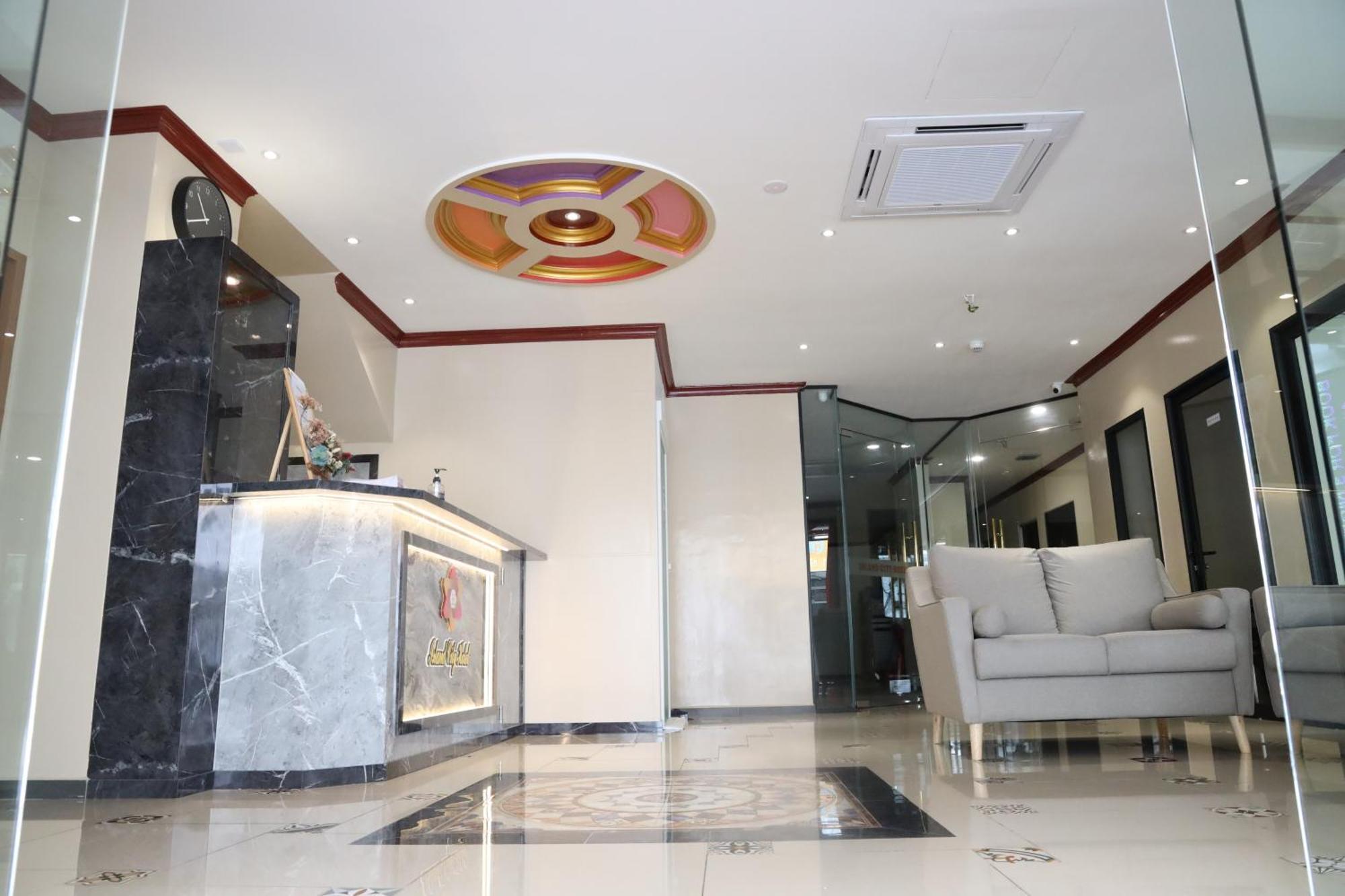 Capital O 90897 Island City Hotel Джордж Таун Екстериор снимка
