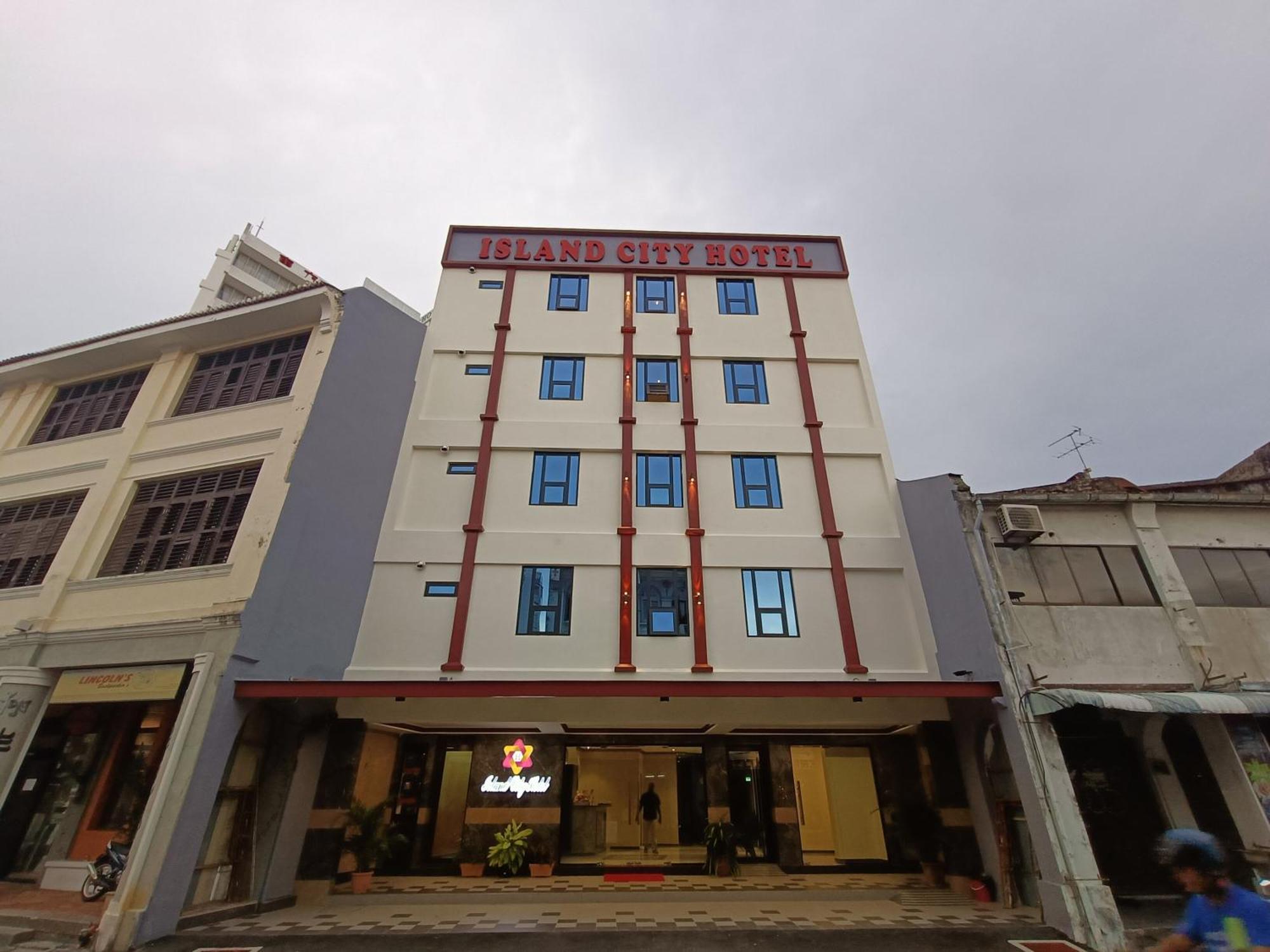 Capital O 90897 Island City Hotel Джордж Таун Екстериор снимка