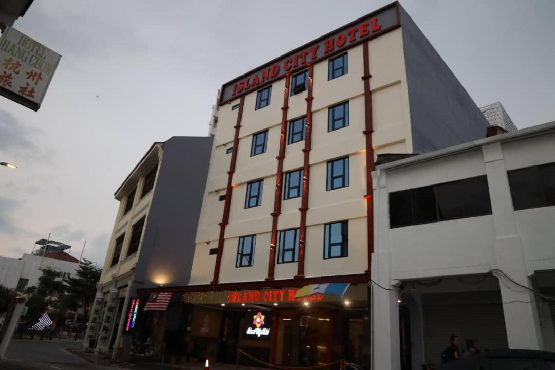 Capital O 90897 Island City Hotel Джордж Таун Екстериор снимка