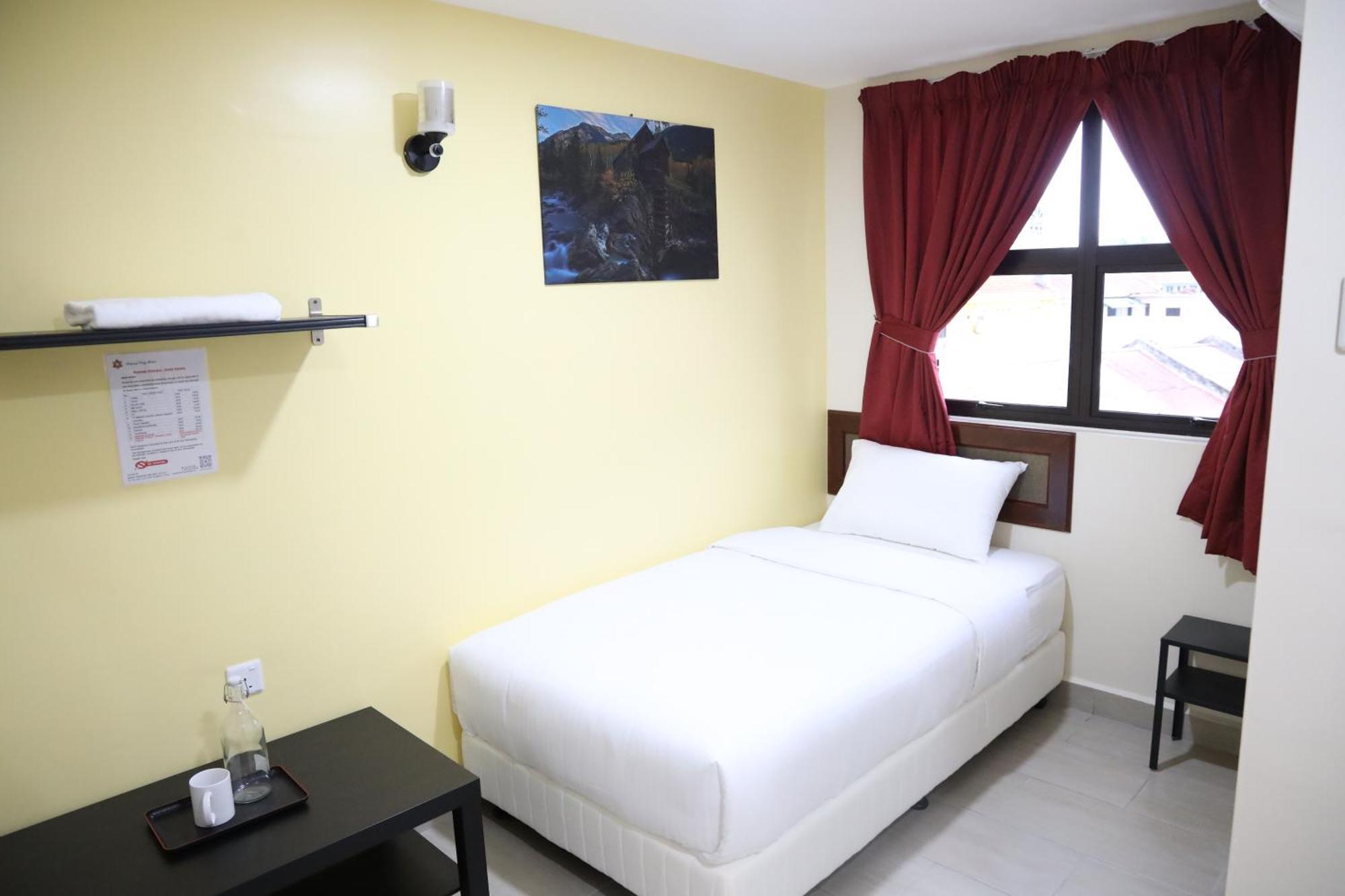 Capital O 90897 Island City Hotel Джордж Таун Екстериор снимка