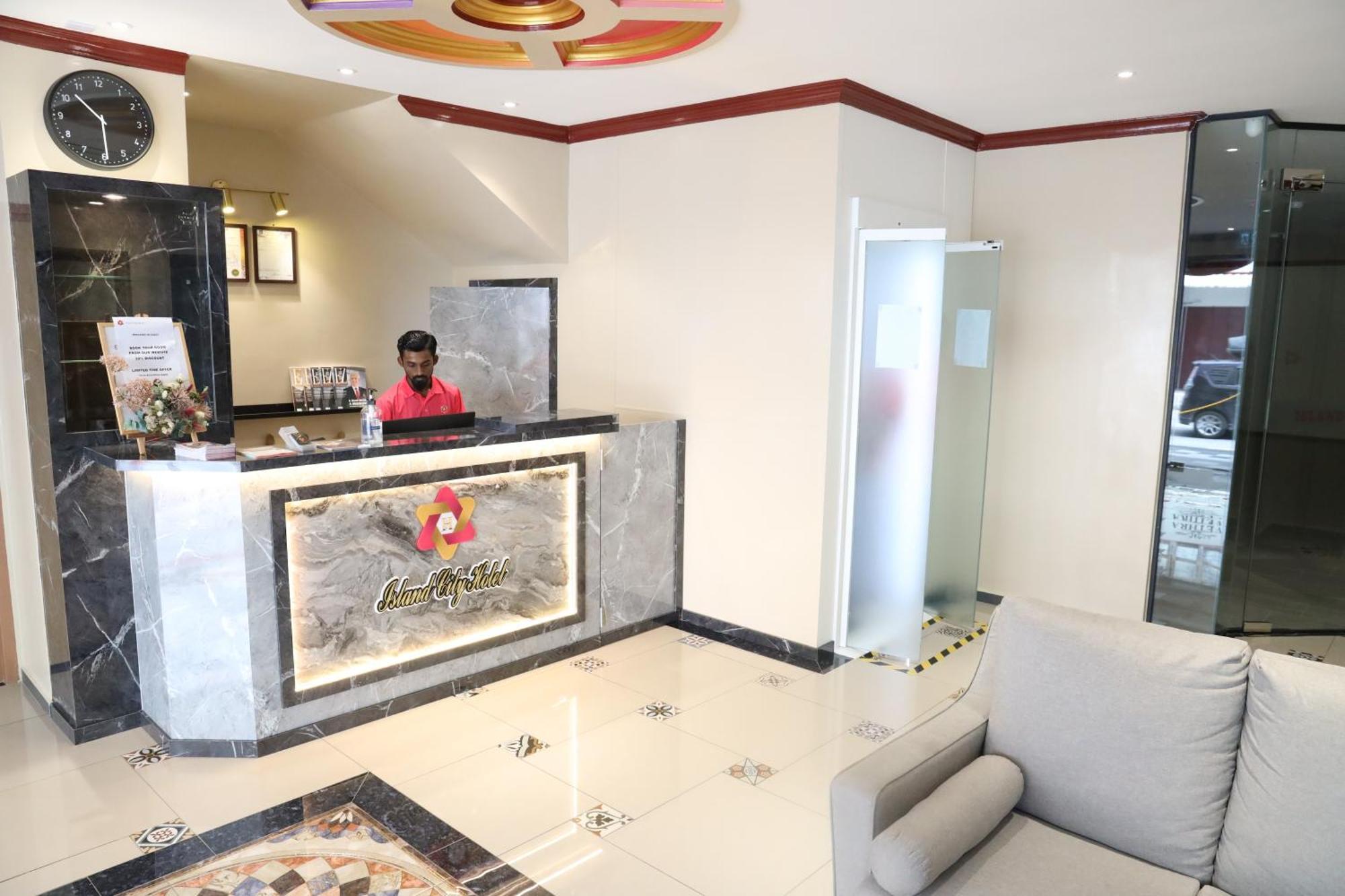 Capital O 90897 Island City Hotel Джордж Таун Екстериор снимка