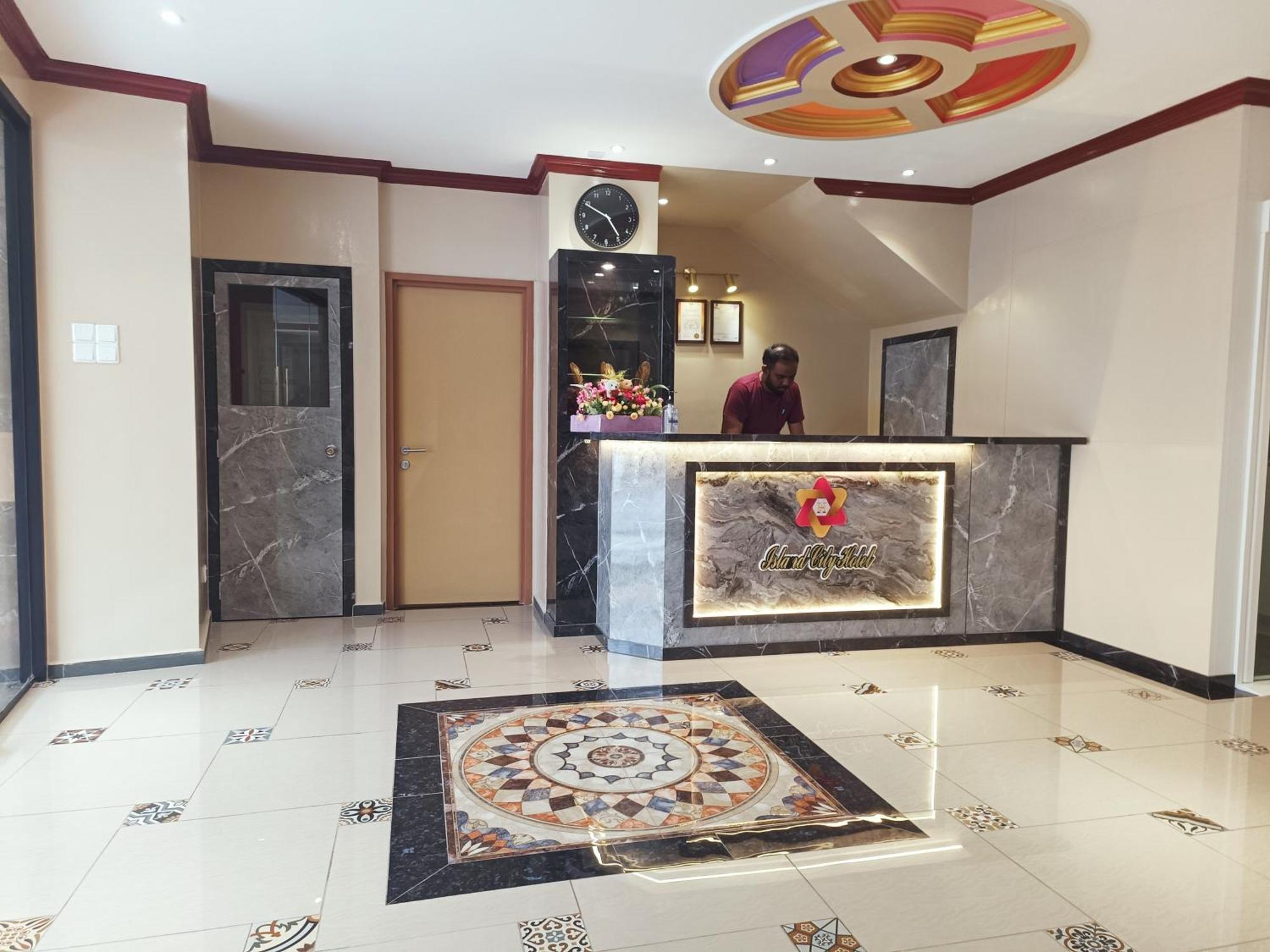Capital O 90897 Island City Hotel Джордж Таун Екстериор снимка